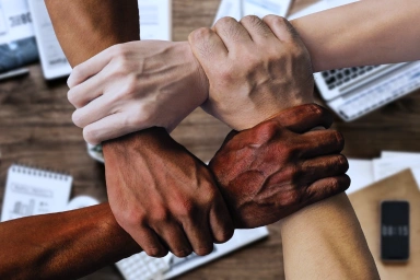 有道翻译企业版企业协同 - 同传翻译、企业账号 | youdaogzs.com